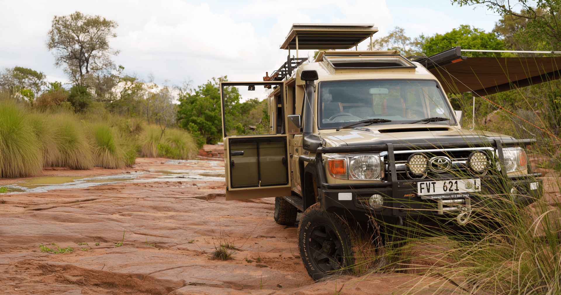 safari_large_hero_foreground