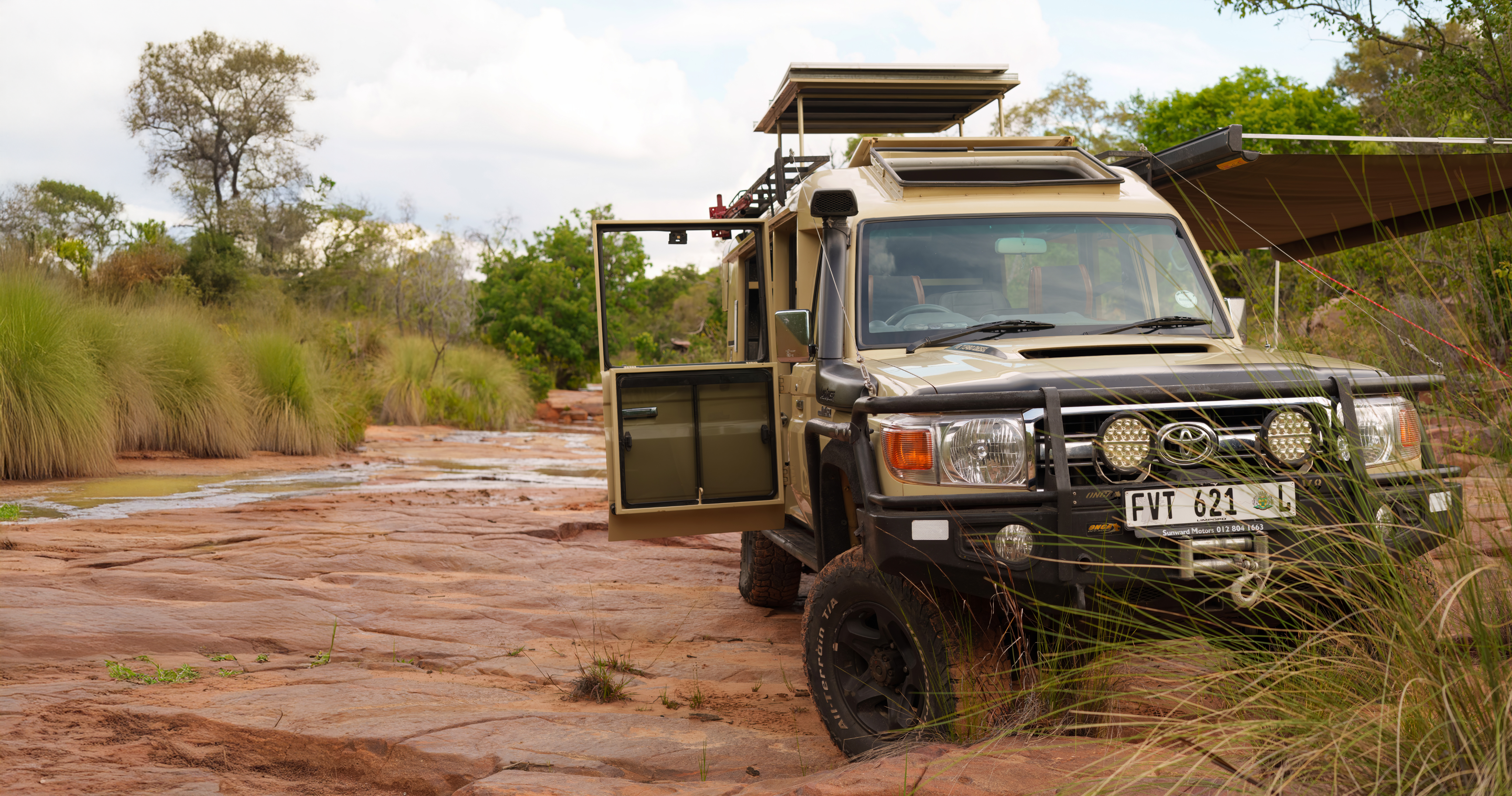 safari_large_hero_foreground