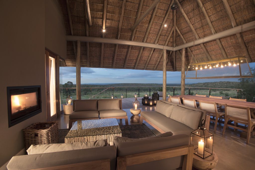 Mhondoro Safari Lodge - Villa deck